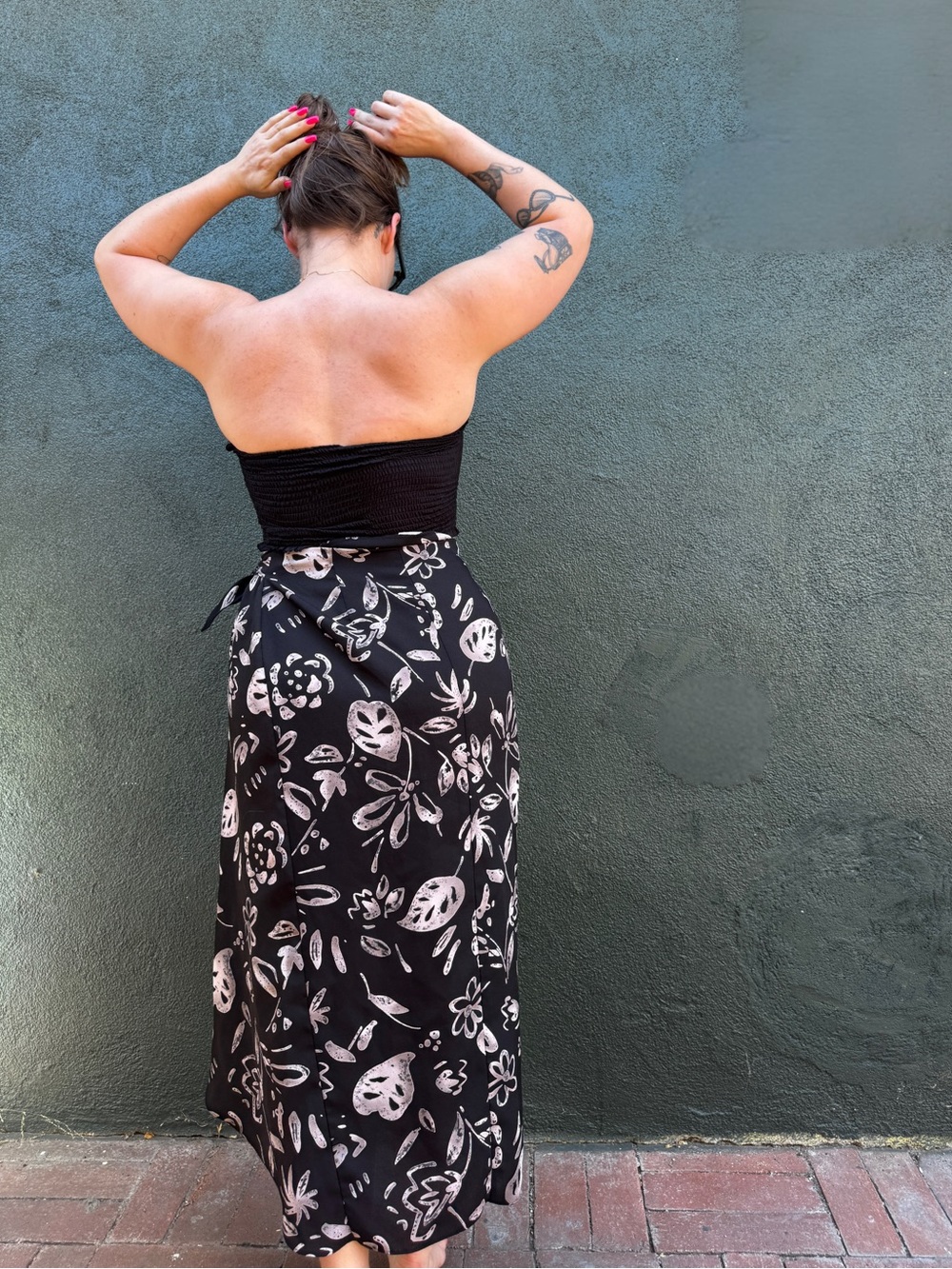 90s Vintage Black abstract floral print wrap skirt Sz SM - Picture 2 of 5
